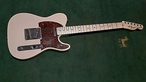 Fender USA Highway One Telecaster 2007 in gig bag. Noiseless pickup in bridge.