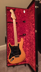 2005 FENDER STRATOCASTER AMERICAN DELUXE - LEFTHANDED - GUITAR in BUTTERSCOTCH