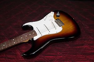 Fender Classic Series '70s Stratocaster Electric Guitar  3-Color Sunburst