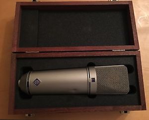 Neumann U 87 in box with Shock Mount