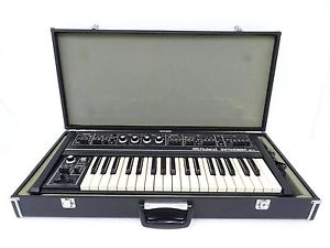 Roland SH-2 Vintage Analog Synthesizer w/ Original Hard Case Working SH2 101 1