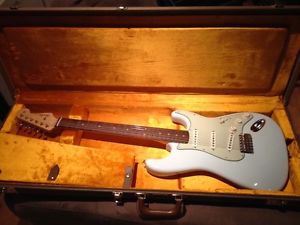 FENDER AMERICAN STRATOCASTER LTD EDITION SONIC BLUE FADE MINT CONDITION !!