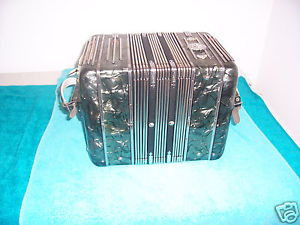 Star Chemnitzer Concertina 52 button, key of Eb press 5 = C. Squeeze box G Cond.