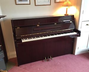Yamaha M1J Upright Piano. Beautiful Condition. Delivery Can Be Arranged