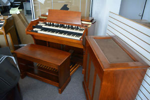 Hammond C3 ORGAN W/TONE CABINET