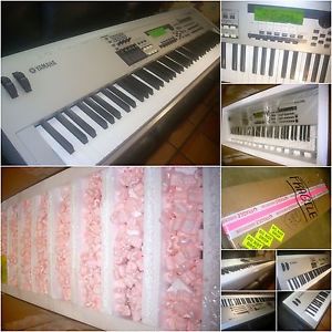Yamaha Mo 8 Mo8 88 key Synthesizer
