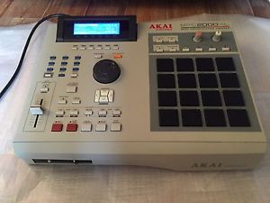 New Akai Mpc 2000 XL Rare, Card Reader, 32 mb Ram, New Type LCD , Box, Black Pad