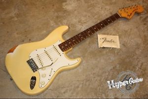 Vintage Fender '73 STRATOCASTER guitar