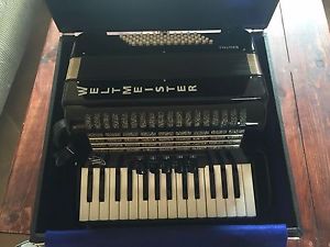 Weltmeister Kristall Accordion 30/60/III/5