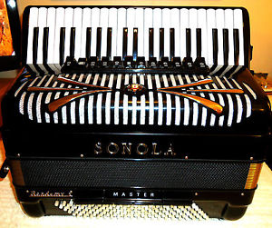 SONOLA ACADEMY 2 PIANO ACCORDION-WITH QUALITY HARD CASE-IN:VERY GOOD CONDITION!