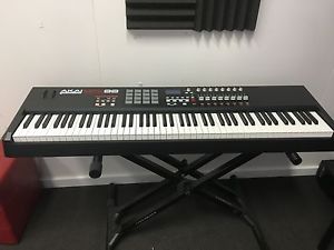 AKAI MPK 88 Weighted controller  IN MINT CONDITION LIKE BUYING NEW !