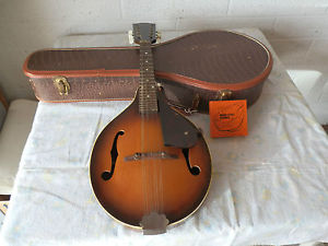 60"S GIBSON A-40 MANDOLIN W/ORIG CASE,NOS GIBSON SET OF STRINGS,MINT CONDITION