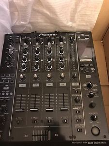 Pioneer DJM 900 Nexus.