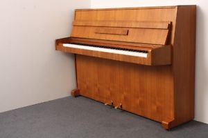 LEGNICA M-100A Nussbaum Klavier gebraucht