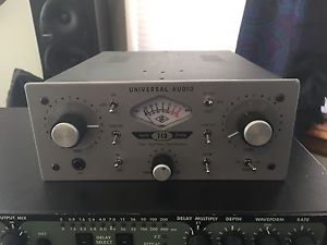 Universal Audio 710 Twinfinity Mic preamp microphone line Tube and SS Transistor