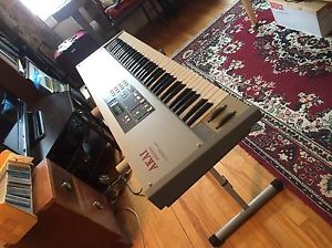 Akai AX-73 Vintage Analog Poly synth, in  great shape, fully working.