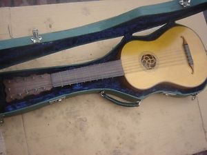 Vihuela Arnold Dolmetsch