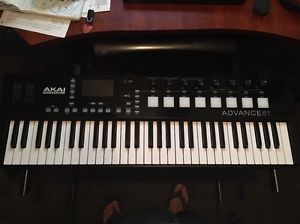 Akai Advance 61