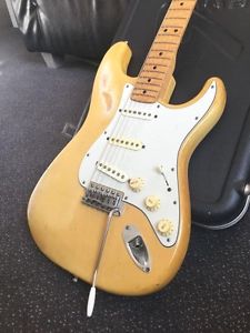 Fender Stratocaster Vintage 1976 flamed Maple Neck USA