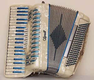 Made in Italy,Akkordeon *C.RENELLi*  120 Bässe (Damen Akkordeon)