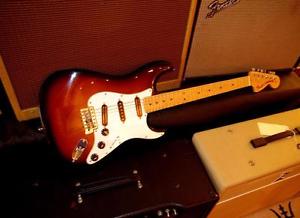 FENDER STRATOCASTER HIGHWAY 1    MADE IN THE USA    2009