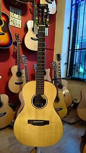 Tokai CE 190 E Parlour Electro Acoustic Guitar + Gigbag