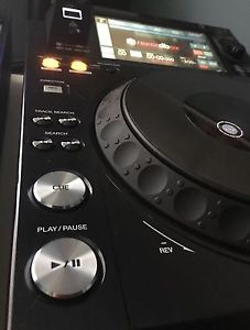 PIONEER XDJ-1000 HIGH PERFORMANCE TOUCHSCREEN DIGITAL MULTI-PLAYER DJ DECK