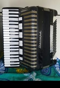 accordion dalape majestro/4/5/ hand made reeds double tone chamber gud.condition