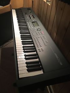 Yamaha MOX8 Keyboard Synthesizer