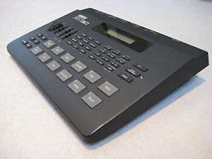 Yamaha RY30 Drumcomputer/Drumsynthesizer inkl. vier Signature Sound Cards - top!