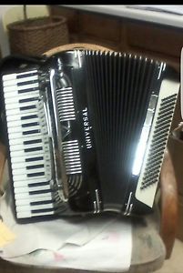 accordion universal gurini 4/5/hand made reeds double tone chamber ex condition