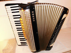 Sehr schönes Akkordeon HOHNER VERDI III M - 120 Bässe