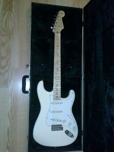 FENDER STRATOCASTER GUITAR 2012 USA