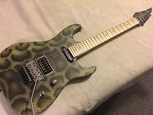 * GMW SNAKESKIN GUITAR MINT MUST SEE!  Demartini Floyd USA MADE! Custom case **