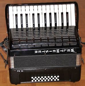 Akkordeon von Weltmeister FB 26  Freebassakkordeon * im Koffer