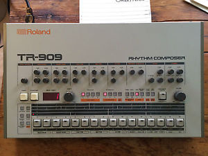 Roland TR-909 in Very Good Condition, new internal batteries, see it in action!