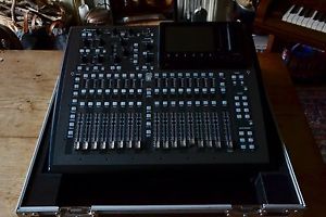 Behringer X32 Compact with Flight Case