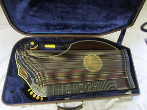 sehr schöne Luftresonanz  Zither von Kurt Voigt Markneukirchen   Nr 2237