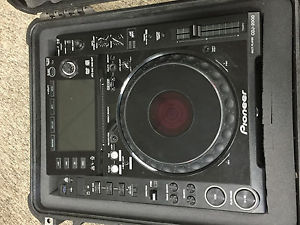 Pioneer CDJ-2000 DJ Turntable  with Pelican Case