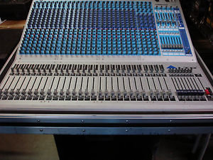 ALTO TYPHOON 3200 ~ LIGHTLY USED ~ GREAT ANALOG BUILT IN ROAD CASE
