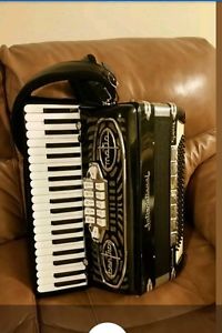 accordion.internacional /4/5/hand made reeds.ex condition