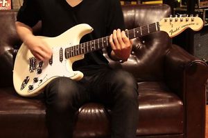 Fender Japan Exclusive Classic 70s Stratocaster Vintage White Rosewood