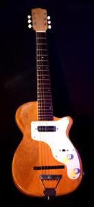 HARMONY H-44 1957 STRATOTONE “Mr. Blues” . An honest relic guitar full of soul.