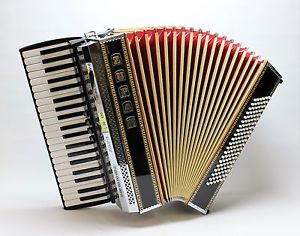ACCORDÉON ZUPAN ALPE IV 120 en parfait état, très facile, superbe Son