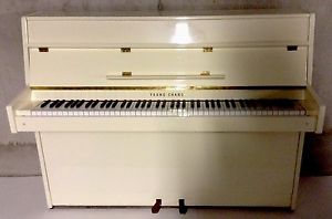 Piano Droit YOUNG CHANG Model EC -109
