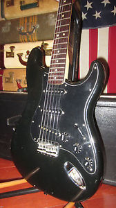 Vintage 1979 Fender Stratocaster Electric Guitar Black on Black w/ Original Case