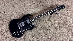 Gibson SG Standard (2005) In Black .. Shaped Gibson case