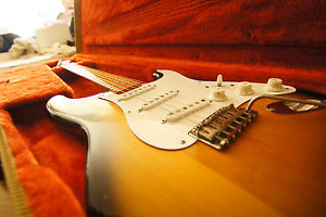 Fender '57 AVRI STRATOCASTER 1986 2 TONE SUNBURST w/ Case U.S.A. - BEAUTIFUL-