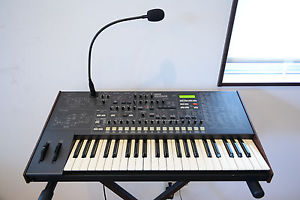 KORG MS2000B Virtual Analog Modeling Synthesizer w/ vocoder mic and gig bag