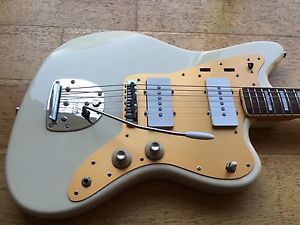 FENDER JAZZMASTER '66 REISSUE w/ BLOCKS & BINDING & MATCHING H'STOCK. VERY RARE!